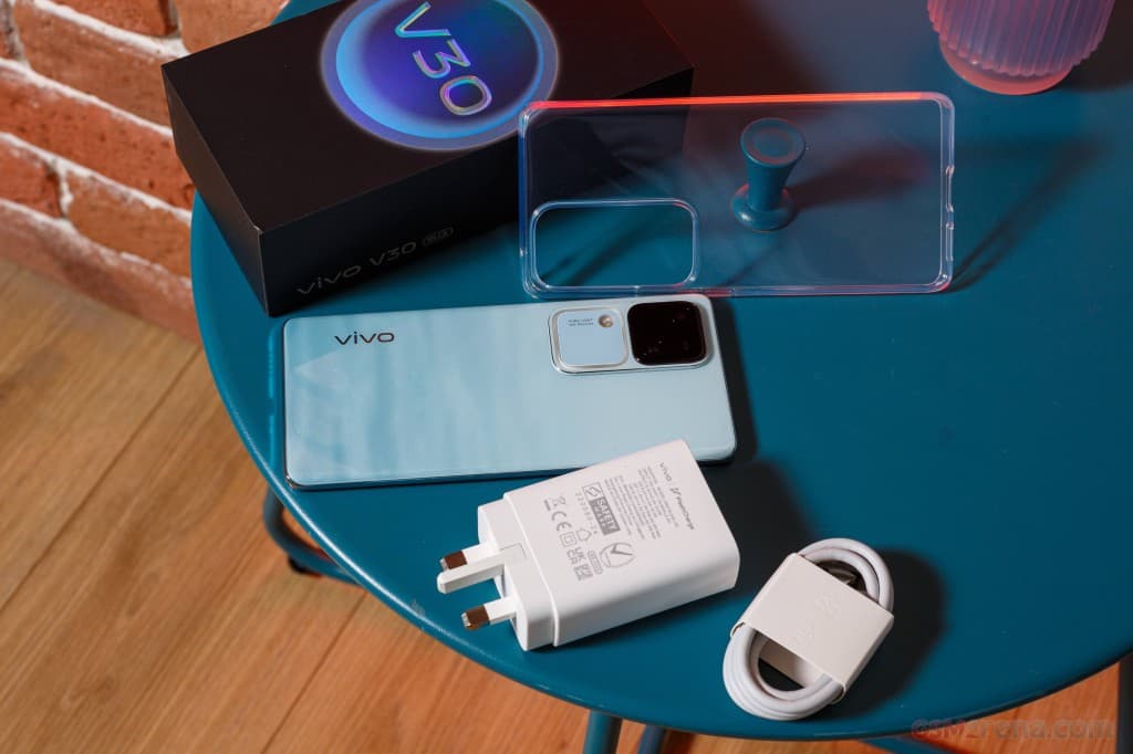 Vivo V30 12GB+256GB view 4